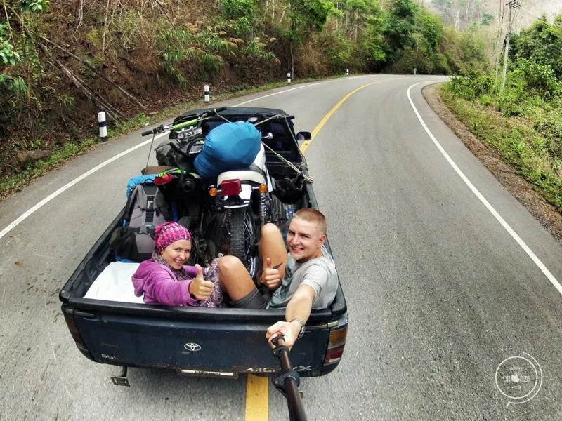 Co warto zabrać ze sobą na autostop – praktyczny przewodnik dla podróżników