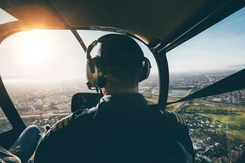 Ile czasu zajmuje lot helikopterem z Torunia do Warszawy?