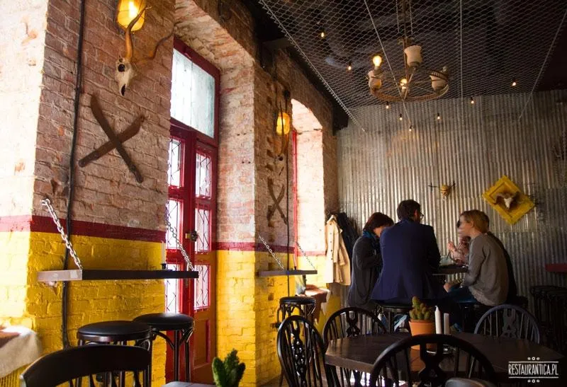 Ile trwa lot z Warszawy do La? Przewodnik dla podróżników