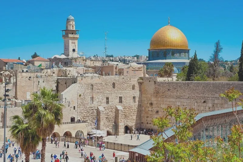 Jak długo trwa lot z Polski do Izraela? Sprawdź czasy przelotów!