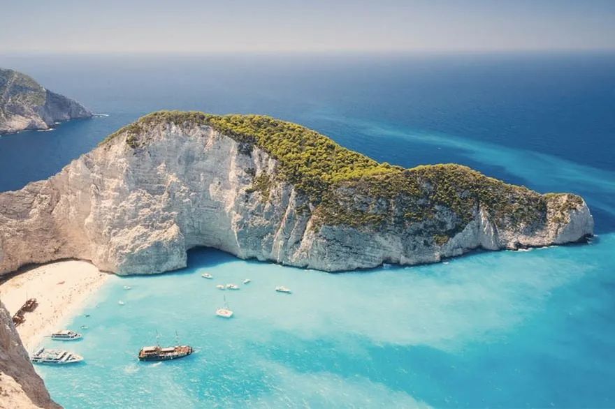 Jak długo trwa lot z Warszawy na Zakynthos? Sprawdź, co warto wiedzieć!