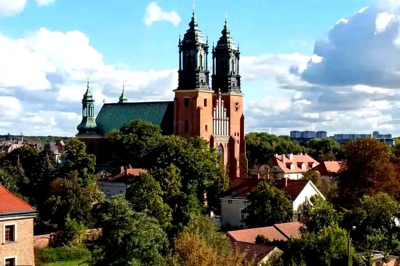 Jak dojechać na ul. Polną w Poznaniu? Praktyczny przewodnik krok po kroku