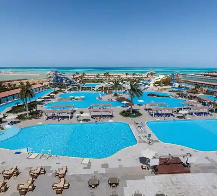 Jak długo trwa lot do Egiptu z Warszawy? Przewodnik po czasach i trasach lotniczych