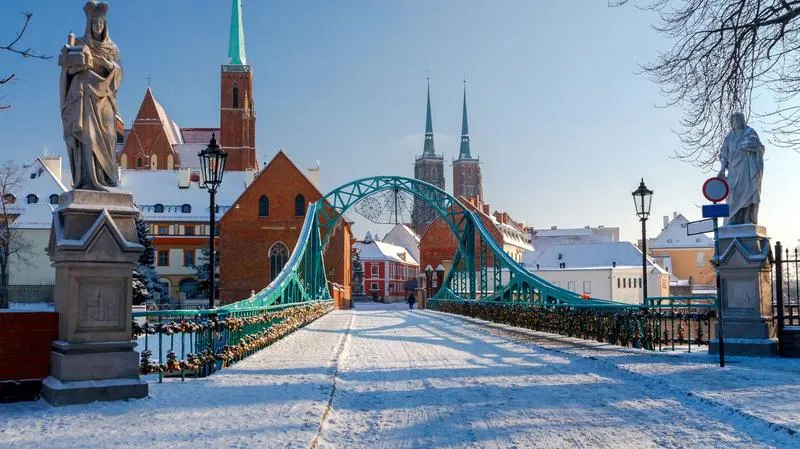 Jak długo trwa lot z Wrocławia na Majorkę? Przewodnik po czasie podróży