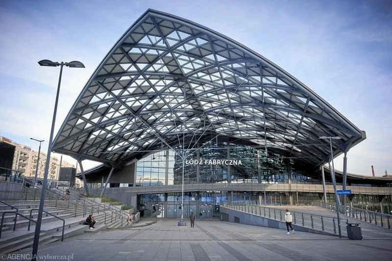 Jak łatwo dotrzeć na dworzec autobusowy Łódź Fabryczna?