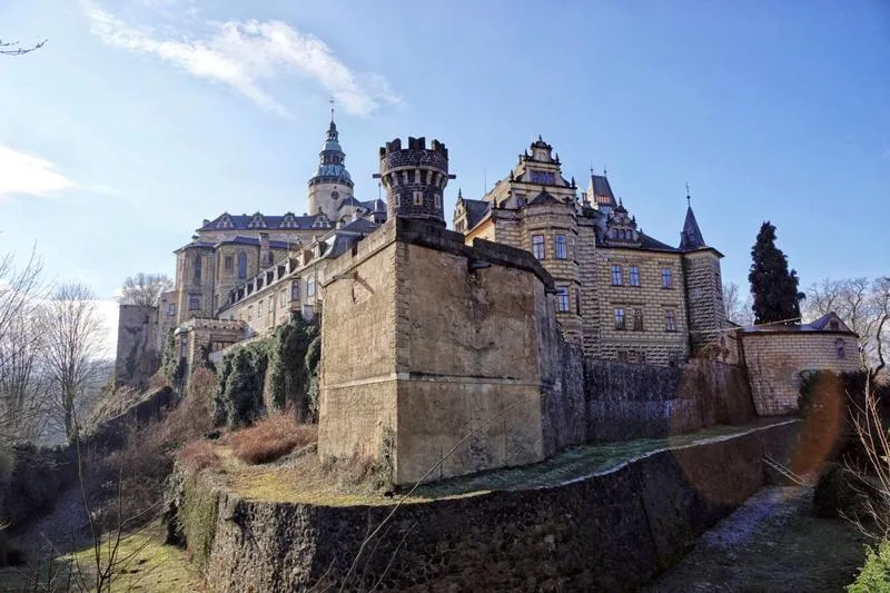 Jak wygodnie dojechać do zamku Frydlant? Przewodnik krok po kroku