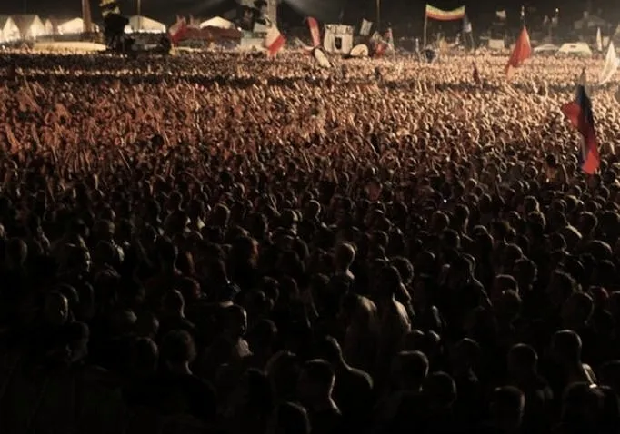 Jakie rzeczy warto zabrać ze sobą na Woodstock? Praktyczny przewodnik dla festiwalowiczów