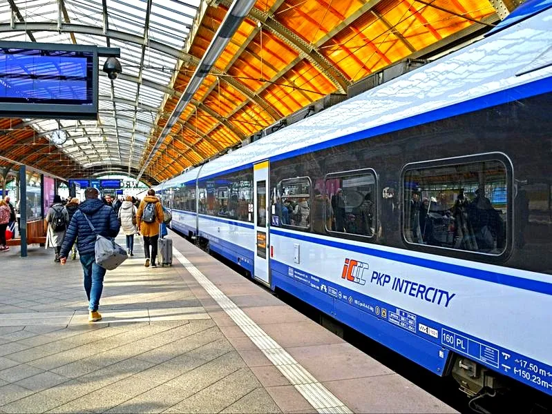 Jakie zniżki dla emerytów na PKP czekają w 2026 roku? Sprawdź, co musisz wiedzieć!