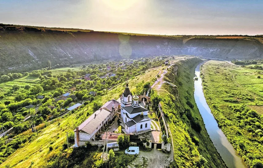 Mołdawia – ile czasu zajmuje lot do tego malowniczego kraju?