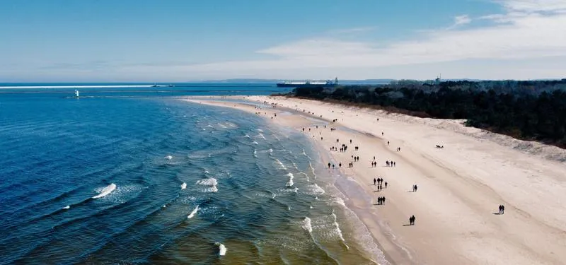 Odkryj, jak dojechać pociągiem do Świnoujścia – praktyczny przewodnik dla podróżnych