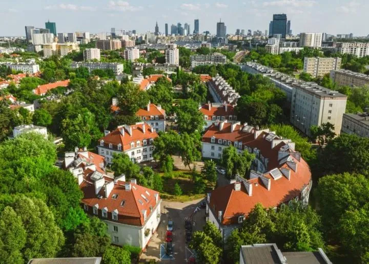 Sprawdź, jak dojechać na Żoliborz i odkryj uroki tej dzielnicy Warszawy!