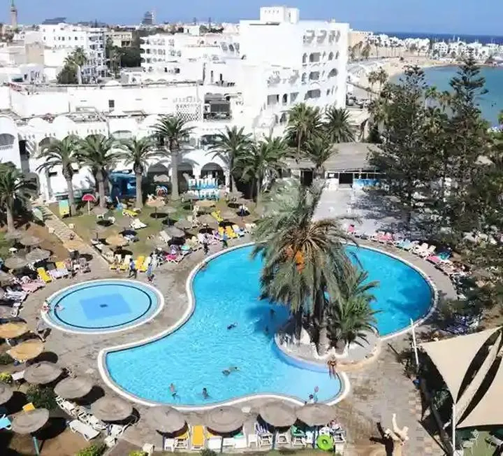 Loty z przesiadkami do Tunezji