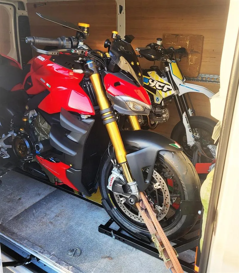 Przewóz motocykla pociągiem